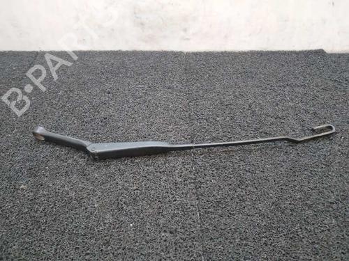 Used Front windshield wiper arm AUDI A4 B5 (8D2) 1.9 TDI (90 hp) 6616339