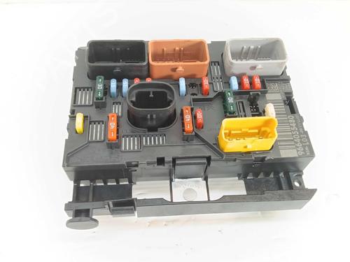 Used Fuse box Fuse box 37533913 37533913