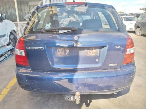 Left headlight KIA CERATO I Hatchback (LD) 2.0 CRDi | BP24359418C28 - Image 9