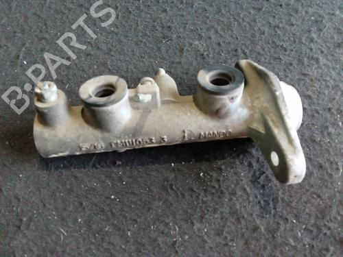 Used Brake master cylinder HYUNDAI ELANTRA III Saloon (XD) 2.0 CRDi (113 hp) 1655797