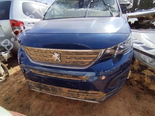 full-front-peugeot-rifter-2018-26674750 main image