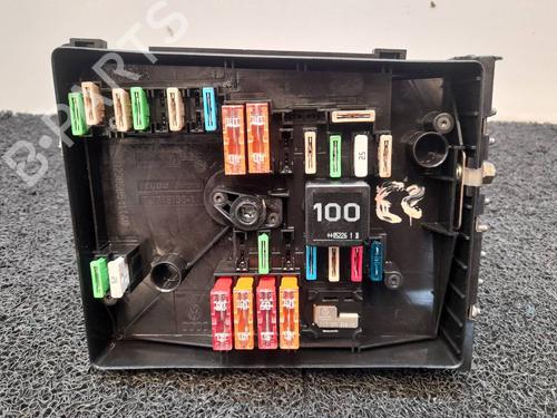 Used Fuse box Fuse box 8134304 8134304