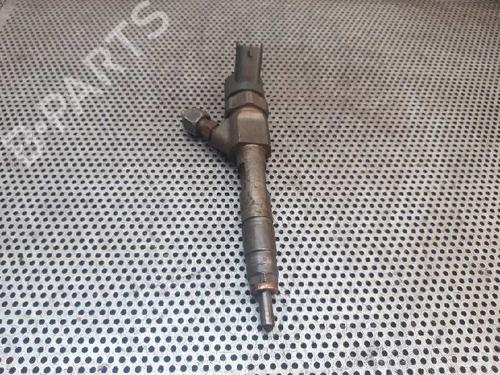 injector-nissan-primera-hatchback-p12-19-dci-8200100272-bosch-2002-2900592 main image