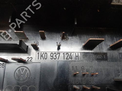 Fuse box VW GOLF V (1K1) 1.6 FSI | BP8386404E1 