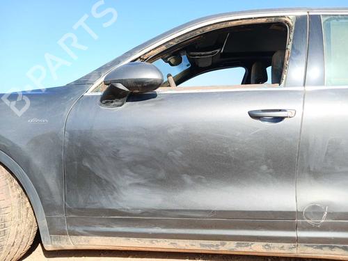 Used Left front door Left front door 38293657 38293657