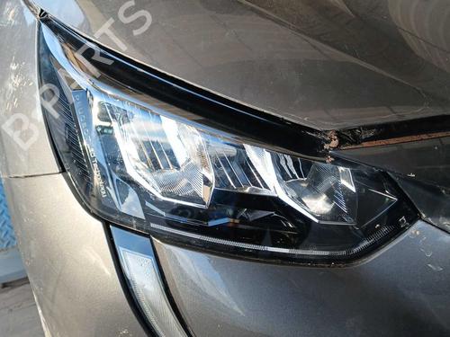 Used Right headlight Right headlight PEUGEOT 208 II (UB_, UP_, UW_, UJ_) 1.2 PureTech 100 (101 hp) 40124870 40124870