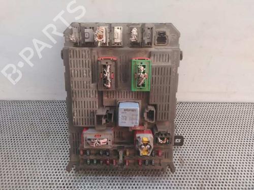 Used Fuse box Fuse box 864931 864931