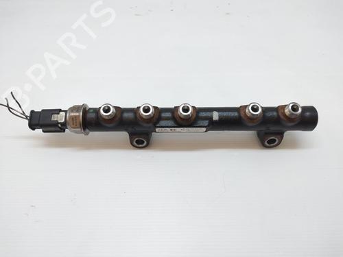Used Injection rail Injection rail 29702885 29702885