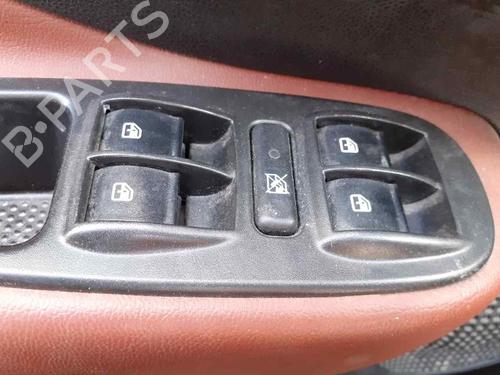 Used Left front window switch Left front window switch FIAT 500L (351_, 352_) 1.3 D Multijet (199LXY1A, 199LXY11) (84 hp) 26004727 26004727