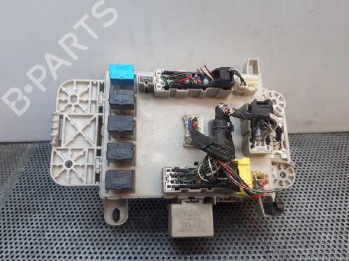 Used Fuse box Fuse box TOYOTA RAV 4 II (_A2_) 1.8 (ZCA25_, ZCA26_, ZCA25W, ZCA26W) (125 hp) 3018249 3018249