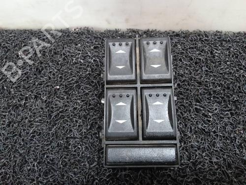 Used Left front window switch FORD MONDEO III Saloon (B4Y) 2.0 TDCi (130 hp) 8250962