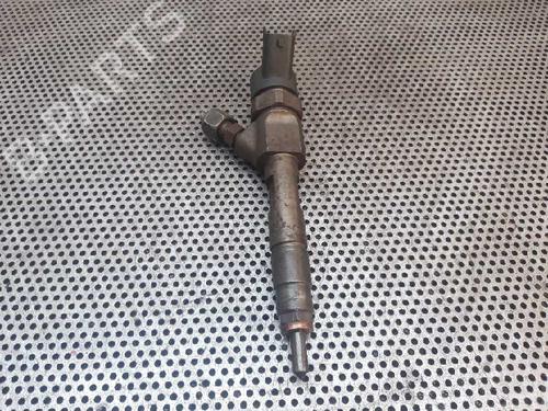 injector-nissan-primera-hatchback-p12-19-dci-8200100272-bosch-2002-2900634 main image