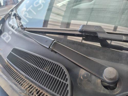 Used Front windshield wiper arm FORD FIESTA VI (CB1, CCN) 1.4 TDCi (70 hp) 8366488