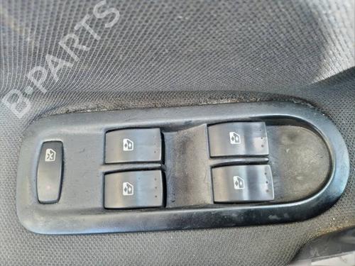 Fuse box RENAULT GRAND SCÉNIC II (JM0/1_) 1.9 dCi | BP13568863E1 