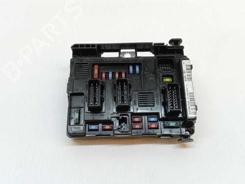 Used Fuse box Fuse box 37196742 37196742