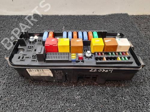 Used Fuse box Fuse box 9682105 9682105