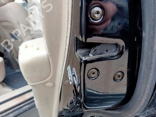 Serrure avant droite HYUNDAI TUCSON (JM) 2.0 (141 hp) 31906423