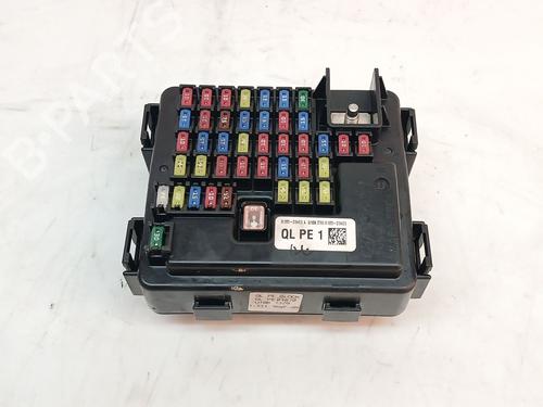 Used Fuse box Fuse box 37148019 37148019