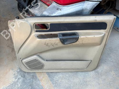 Forreste højre beklædning NISSAN TERRANO II (R20) 2.7 TDi 4WD (125 hp) 30614133