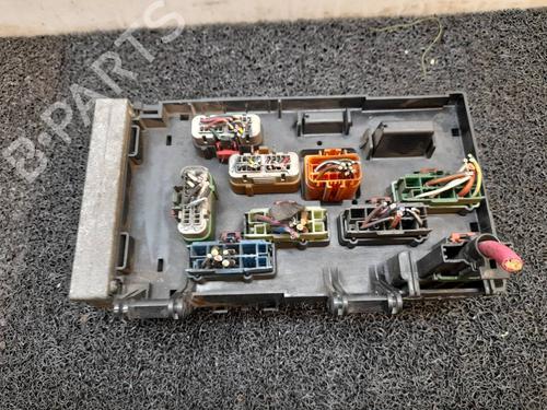 Used Fuse box Fuse box 6914863 6914863