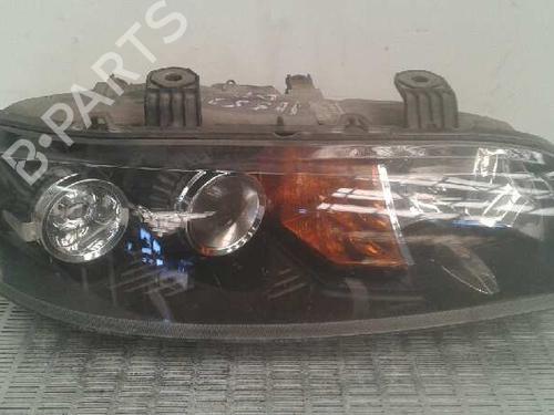 Używane Lampa przednia prawa Lampa przednia prawa 130723 130723