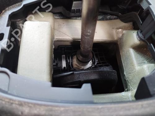 Used Gear lever Gear lever FIAT 500L (351_, 352_) 1.3 D Multijet (199LXY1A, 199LXY11) (84 hp) 26004732 26004732