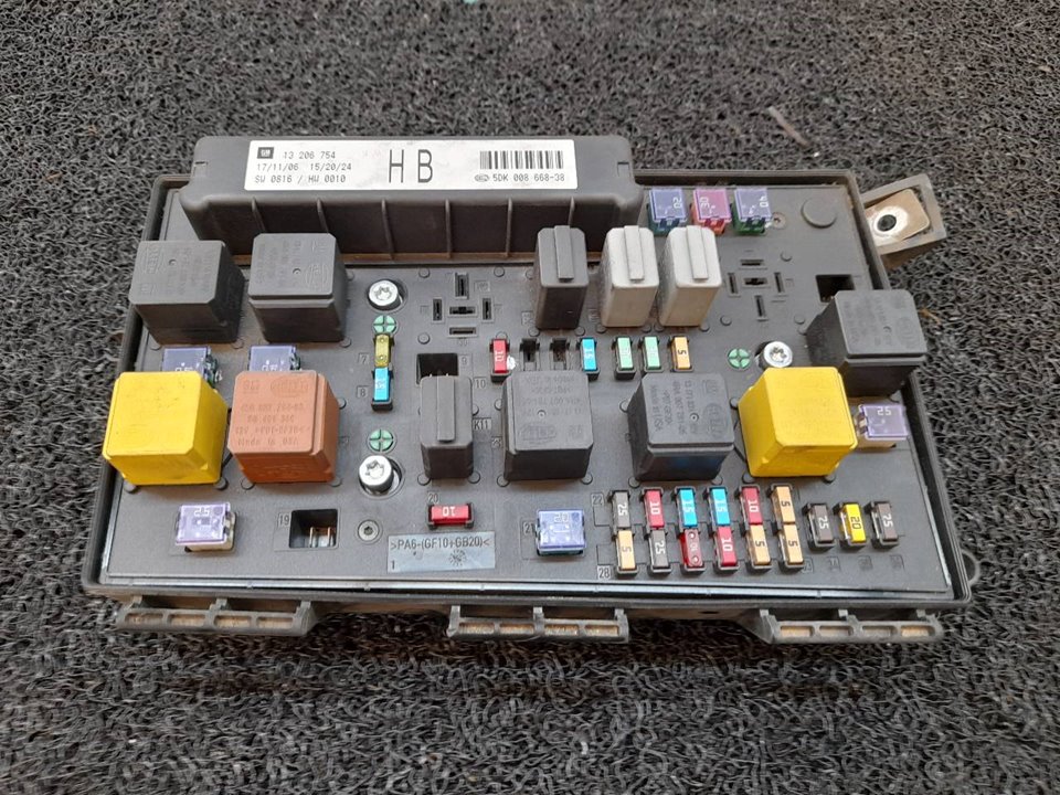 Fuse box OPEL ZAFIRA / ZAFIRA FAMILY B (A05) 1.9 CDTI (M75) 7864250 B