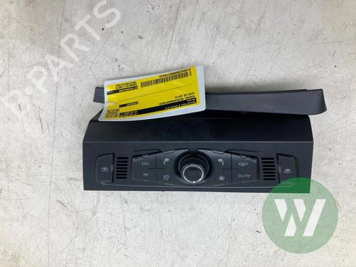 AC-Styringsenhed/Manøvreenhed AC-Styringsenhed/Manøvreenhed AUDI Q5 (8RB) 2.0 TDI quattro (170 hp) 39703386 39703386
