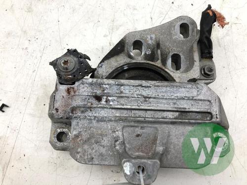 Used Gearbox mount Gearbox mount MERCEDES-BENZ A-CLASS Saloon (V177) A 250 e (177.186) (218 hp) 40450130 40450130