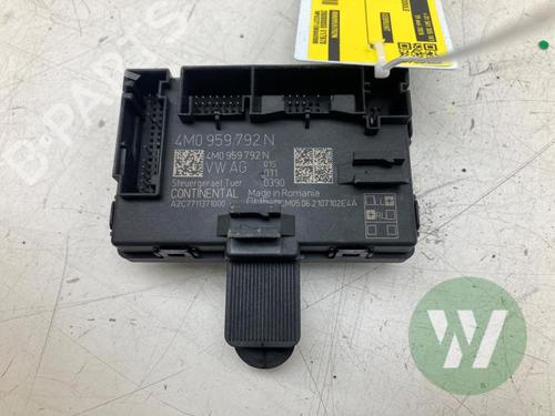 Used Electronic module Electronic module PORSCHE TAYCAN (Y1A) 4S Performance Battery Plus (Y1ADB1) (571 hp) 39914855 39914855