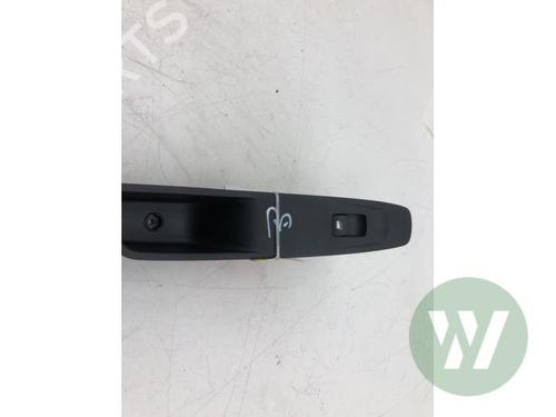 switch-opel-grandland-grandland-x-a18-p1uo-2017-32363012 main image