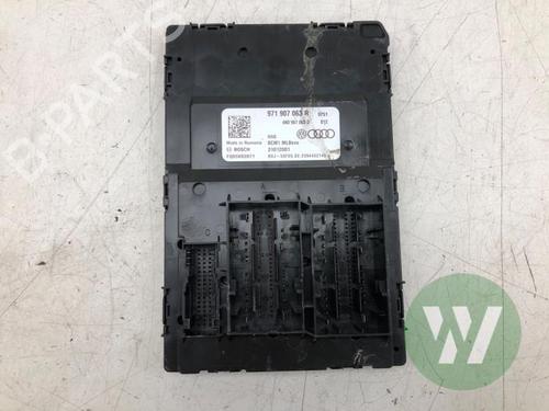Used Electronic module Electronic module PORSCHE TAYCAN Cross Turismo (Y1B) 4S Performance Battery Plus (Y1BDB1) (571 hp) 39916040 39916040