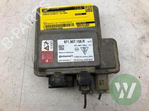 Used Control unit Control unit PORSCHE TAYCAN Cross Turismo (Y1B) 4S Performance Battery Plus (Y1BDB1) (571 hp) 39916094 39916094