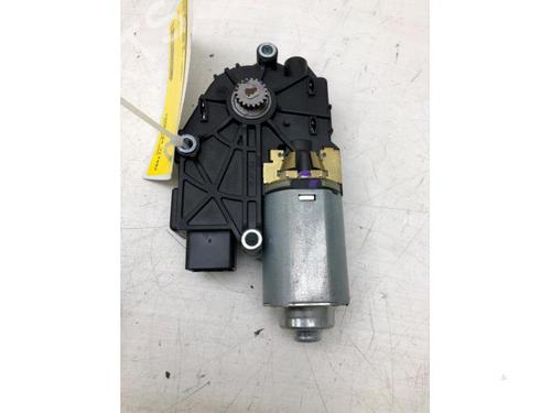 Motor do tecto de abrir Motor do tecto de abrir KIA SPORTAGE V (NQ5) 1.6 T-GDI MHEV AWD (179 hp) 39913451 39913451