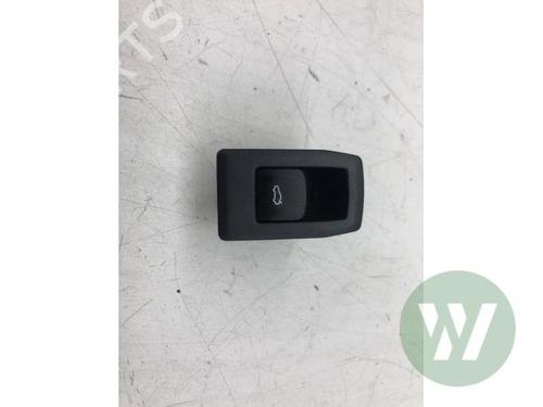 Used Switch Switch BMW 3 (G20, G80, G28) 320 i (184 hp) 33558790 33558790