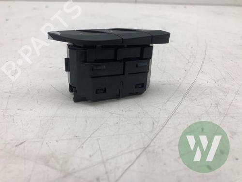 switch-bmw-3-g20-g80-g28-2018-33532137 main image