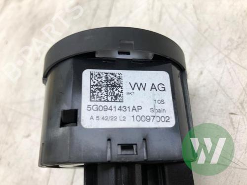 Commande de phare VW T-CROSS (C11, D31) 1.5 TSI (150 hp) 32046808