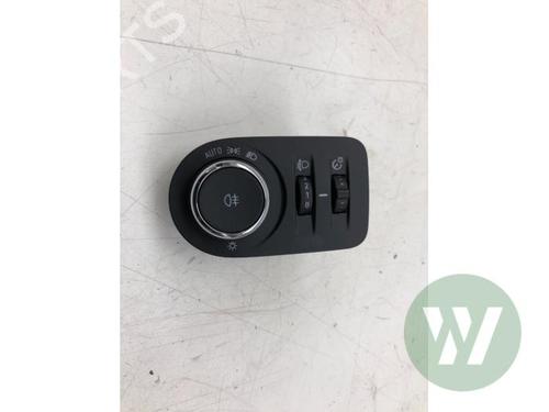 Used Headlight switch OPEL CORSA F (P2JO) 1.2 (68) (101 hp) 32853431