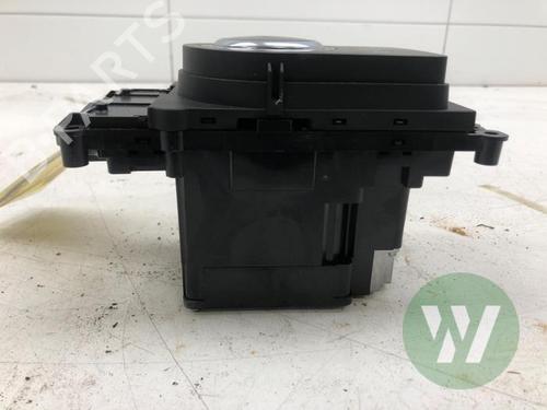 Used Gear lever JAGUAR F-PACE (X761) 2.0 Ti4 AWD (300 hp) 32133871