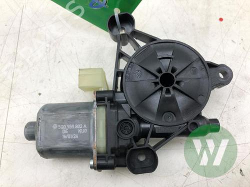 right-front-window-motor-vw-golf-viii-cd1-da1-2019-32443926 main image