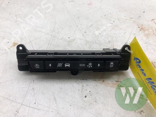 comutador-jaguar-f-pace-x761-2015-32179773 main image