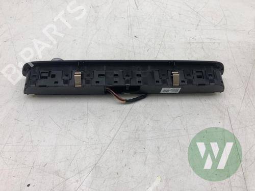 switch-bmw-3-g20-g80-g28-2018-33532135 main image