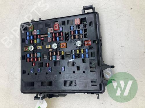 Used Fuse box Fuse box FORD TRANSIT CUSTOM V710 Van (NRN) 2.5 Duratec Plug-in-Hybrid (232 hp) 39916346 39916346