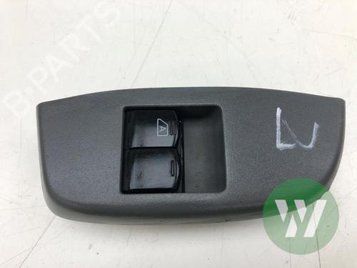 Kombi Kontakt / Stilkkontakt NISSAN NV200 Van e-NV (ME0N) (109 hp) 31748507