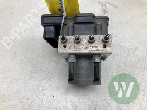 abs-pump-jaguar-f-pace-x761-2015-32127022 main image