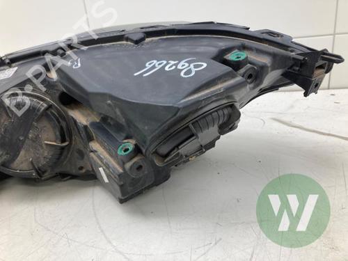 Right headlight JAGUAR F-PACE (X761) 2.0 Ti4 AWD | BP32127031C29 
