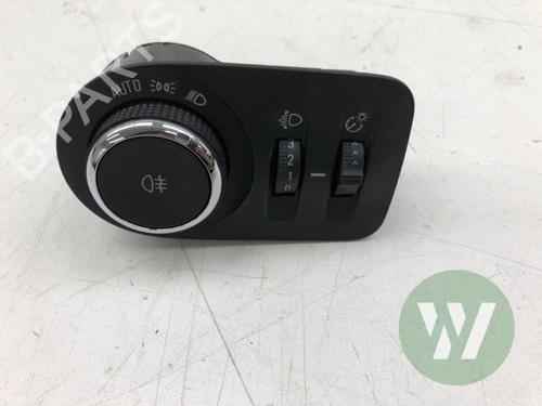 Used Headlight switch Headlight switch OPEL CORSA F (P2JO) 1.2 (68) (75 hp) 34407328 34407328