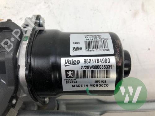 Used Front wiper motor Front wiper motor OPEL CORSA F (P2JO) 1.2 (68) (75 hp) 34055117 34055117