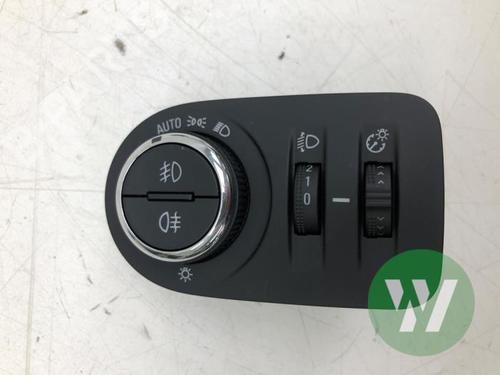 Used Headlight switch Headlight switch OPEL MOKKA 1.2 (76) (131 hp) 33331764 33331764
