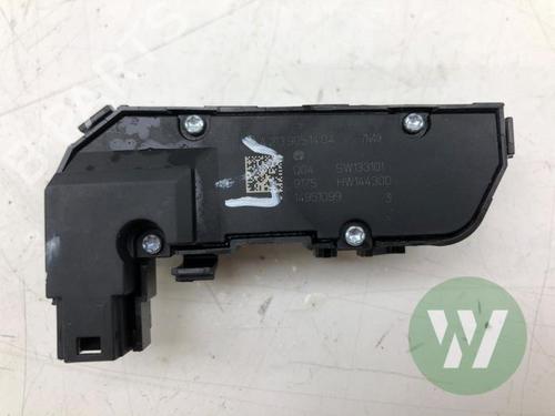 Switch MERCEDES-BENZ E-CLASS T-Model (S213) E 200 (213.242) | BP31936997I30